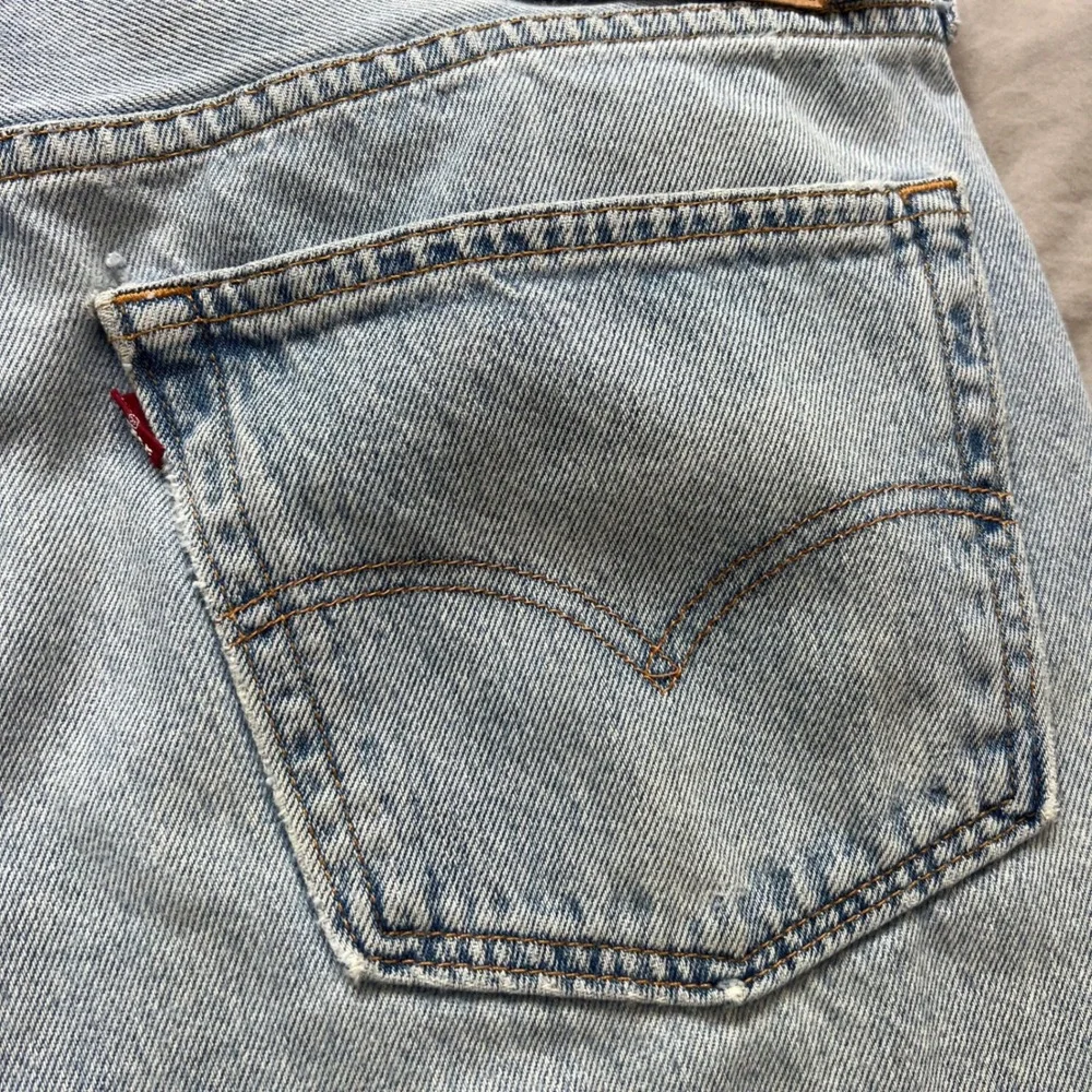 Vintage LEVI'S 501 Jeans Mens‎ 38X34 Light Wash Straight Leg Denim 2005 Stained